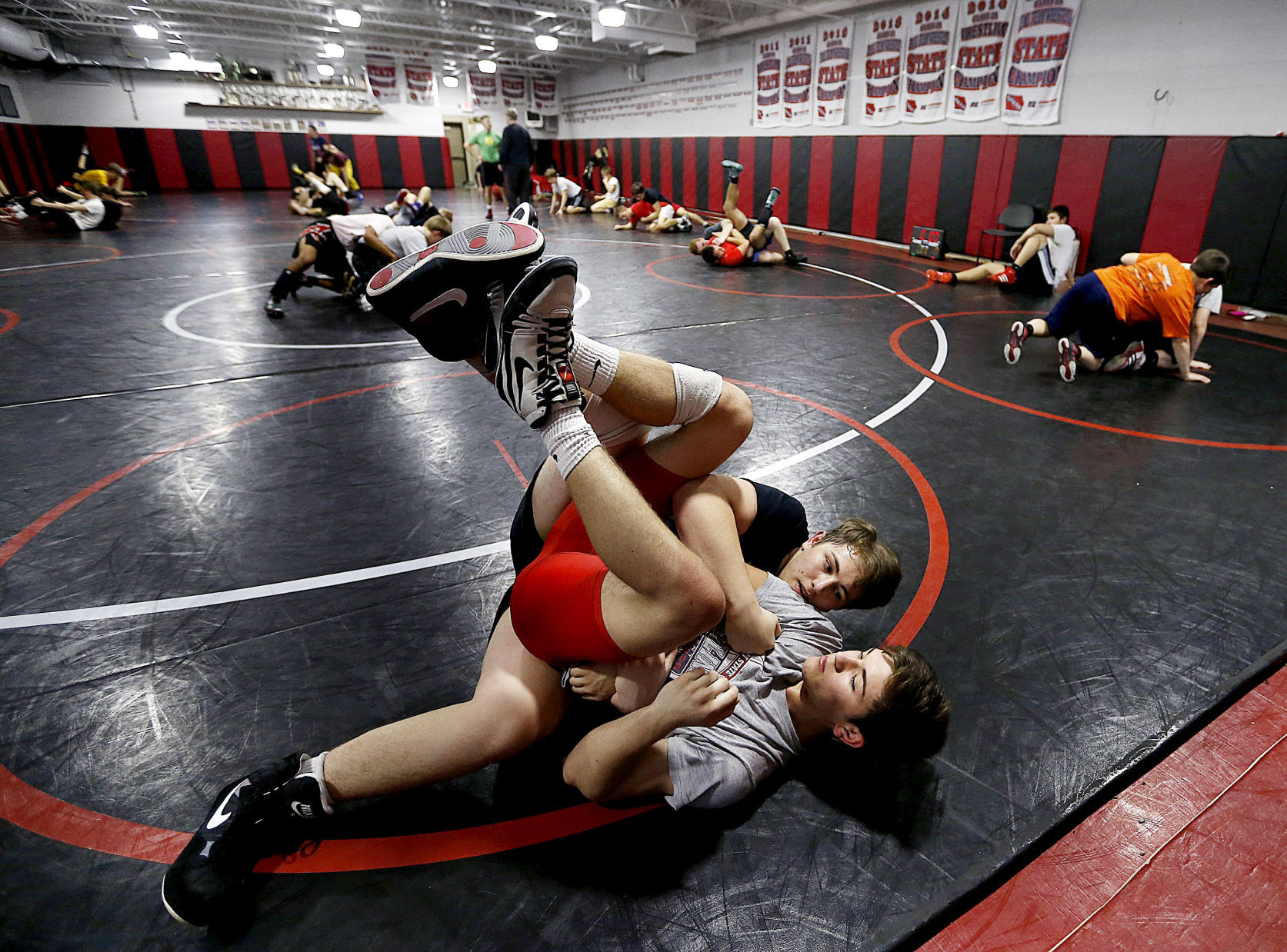 112816-Assumption-wrestling-002